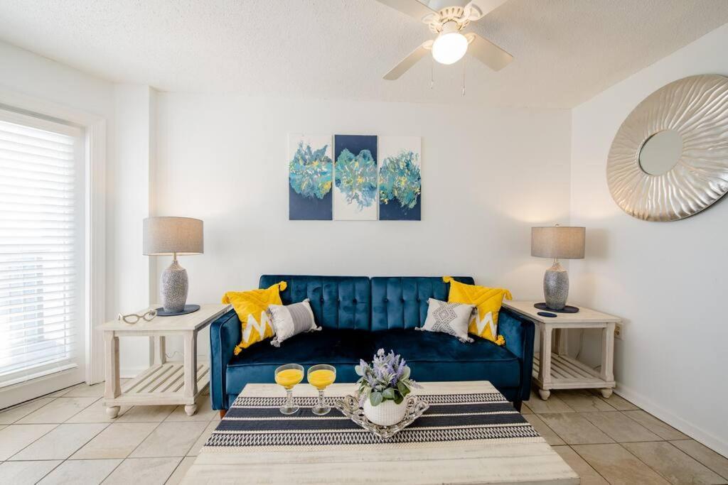Royal Retreat-amazing View-king Bed-1 Bedroom-full Kitchen-free Parking-self Check-in Myrtle Beach