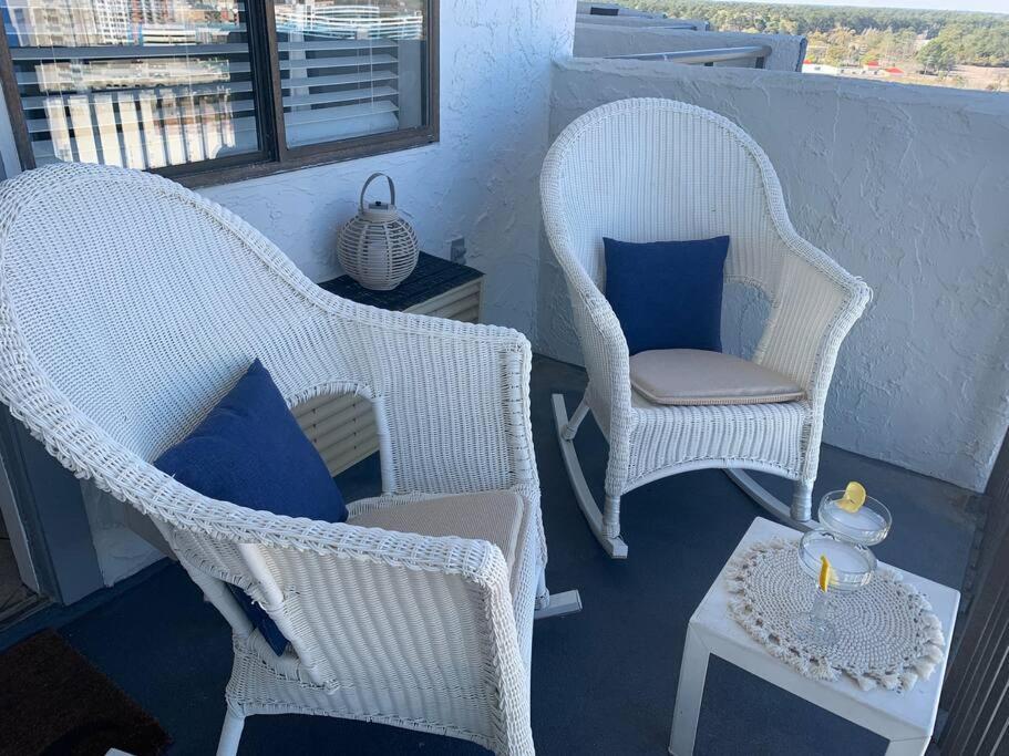 Royal Retreat-amazing View-king Bed-1 Bedroom-full Kitchen-free Parking-self Check-in Myrtle Beach