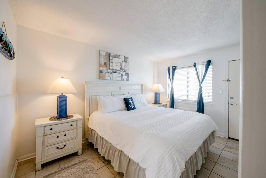 Royal Retreat-amazing View-king Bed-1 Bedroom-full Kitchen-free Parking-self Check-in