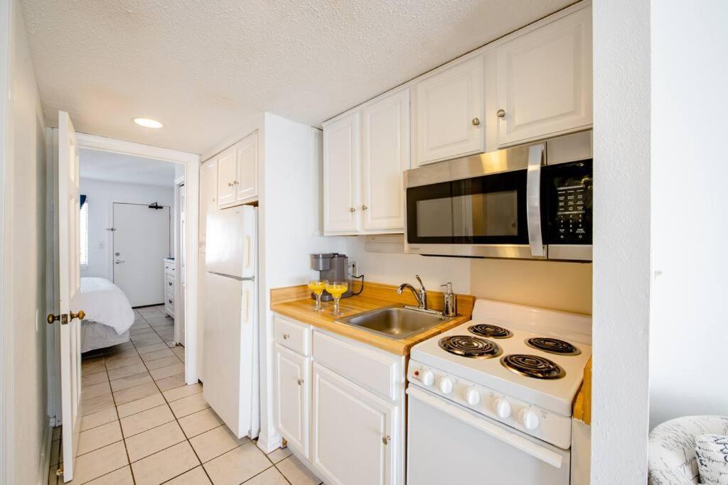Royal Retreat-amazing View-king Bed-1 Bedroom-full Kitchen-free Parking-self Check-in * Myrtle Beach