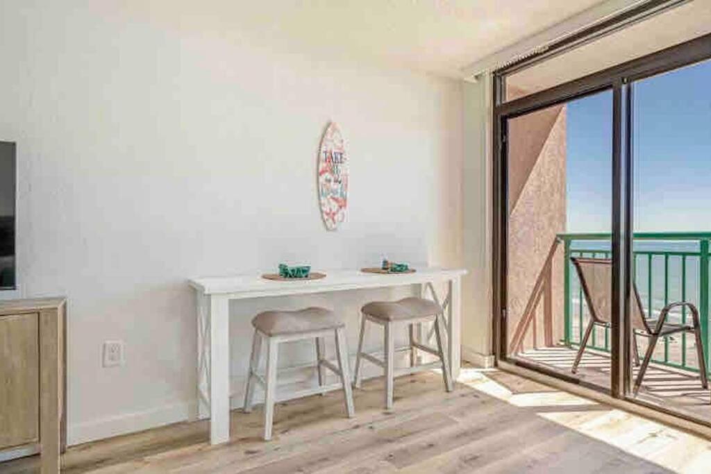Soul Sanctuary-direct Oceanfront-million Dollars View-king Bed-free Parking-self Check-in Apartment