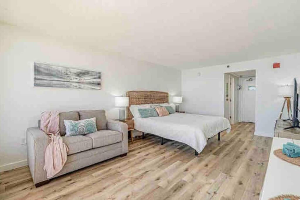 Soul Sanctuary-direct Oceanfront-million Dollars View-king Bed-free Parking-self Check-in Apartment Myrtle Beach