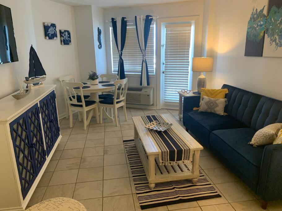 Royal Retreat-amazing View-king Bed-1 Bedroom-full Kitchen-free Parking-self Check-in * Myrtle Beach