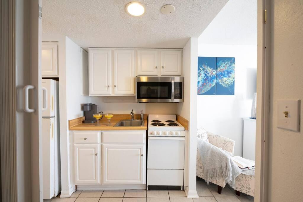 Royal Retreat-amazing View-king Bed-1 Bedroom-full Kitchen-free Parking-self Check-in Aparthotel *