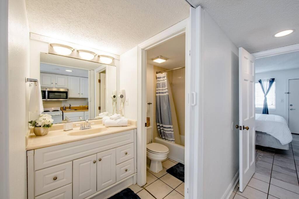 Royal Retreat-amazing View-king Bed-1 Bedroom-full Kitchen-free Parking-self Check-in * Myrtle Beach