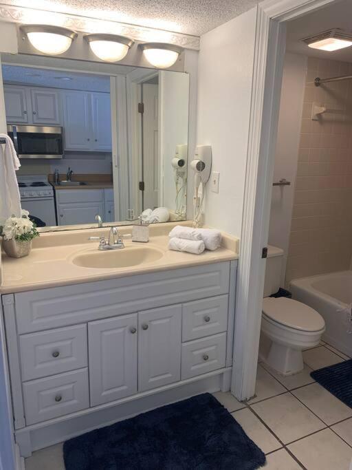 Royal Retreat-amazing View-king Bed-1 Bedroom-full Kitchen-free Parking-self Check-in Aparthotel Myrtle Beach