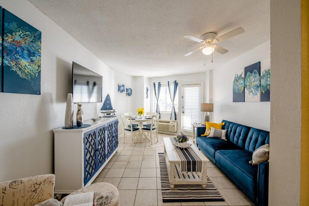 Royal Retreat-amazing View-king Bed-1 Bedroom-full Kitchen-free Parking-self Check-in Aparthotel Myrtle Beach