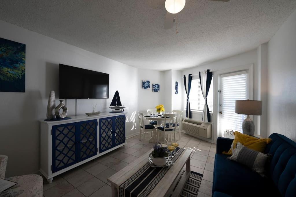 Royal Retreat-amazing View-king Bed-1 Bedroom-full Kitchen-free Parking-self Check-in Aparthotel Myrtle Beach