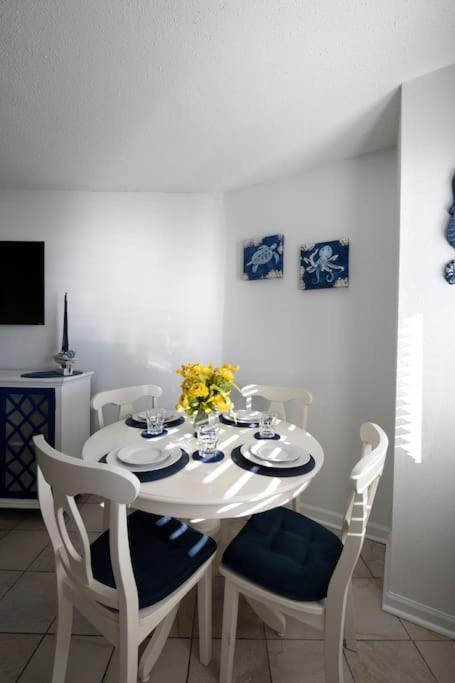 Aparthotel Royal Retreat-amazing View-king Bed-1 Bedroom-full Kitchen-free Parking-self Check-in *