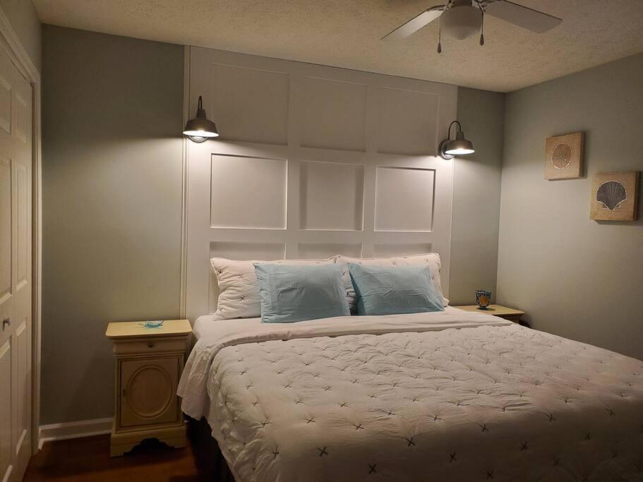 Lovely 1-bedroom In River Oaks Golf Apartment