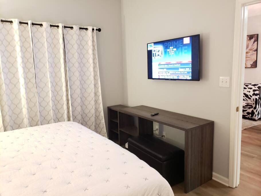 Remodeled One Bedroom At Fairways Apartment *