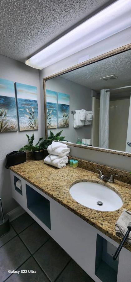 Oceanfront Efficiency T508 Apartment *