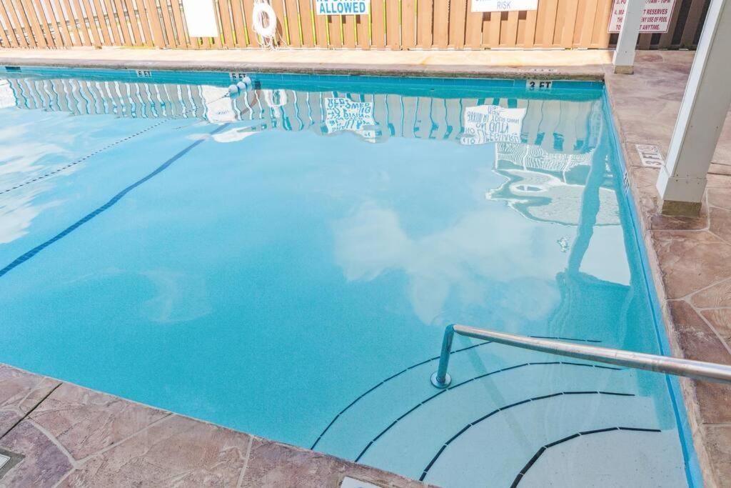 Right Across Pool View Private Balcony By Zen Living Short Term Apartment Myrtle Beach