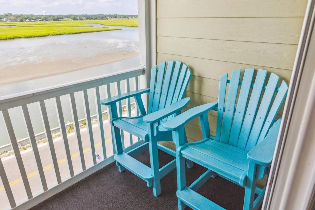 Right Across Pool View Private Balcony By Zen Living Short Term Apartment