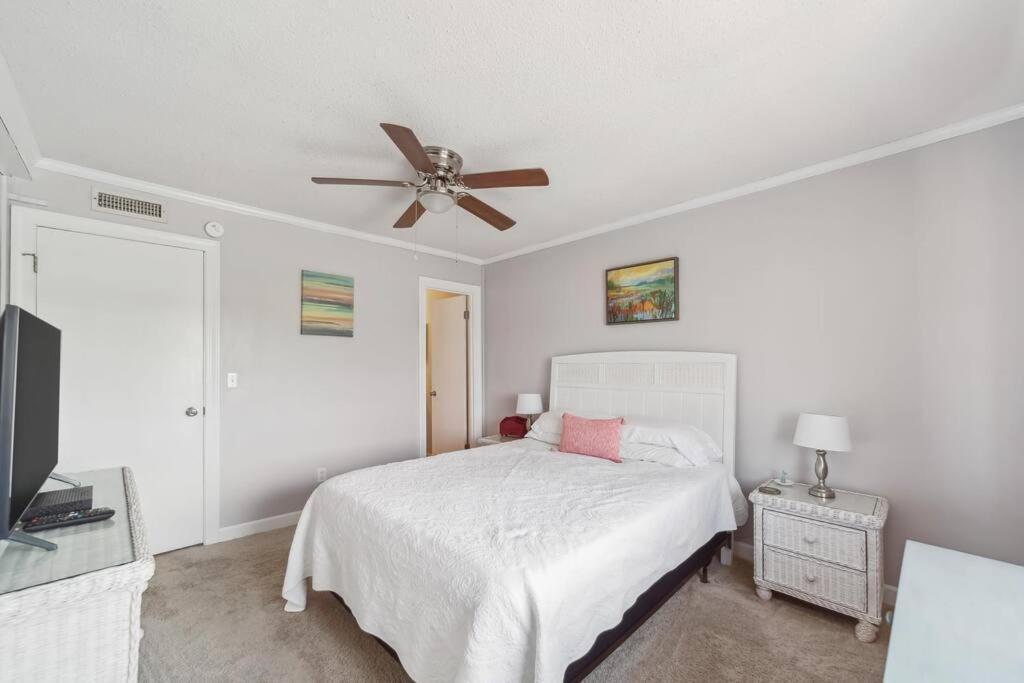 Right Across Pool View Private Balcony By Zen Living Short Term Apartment Myrtle Beach