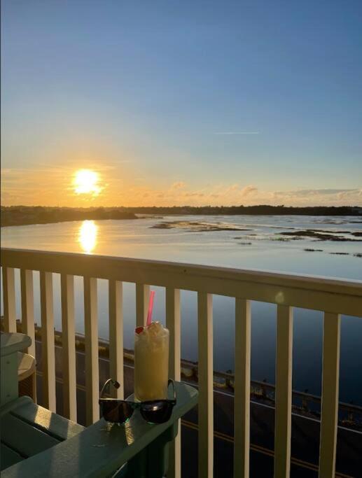 Apartment Right Across Pool View Private Balcony By Zen Living Short Term *