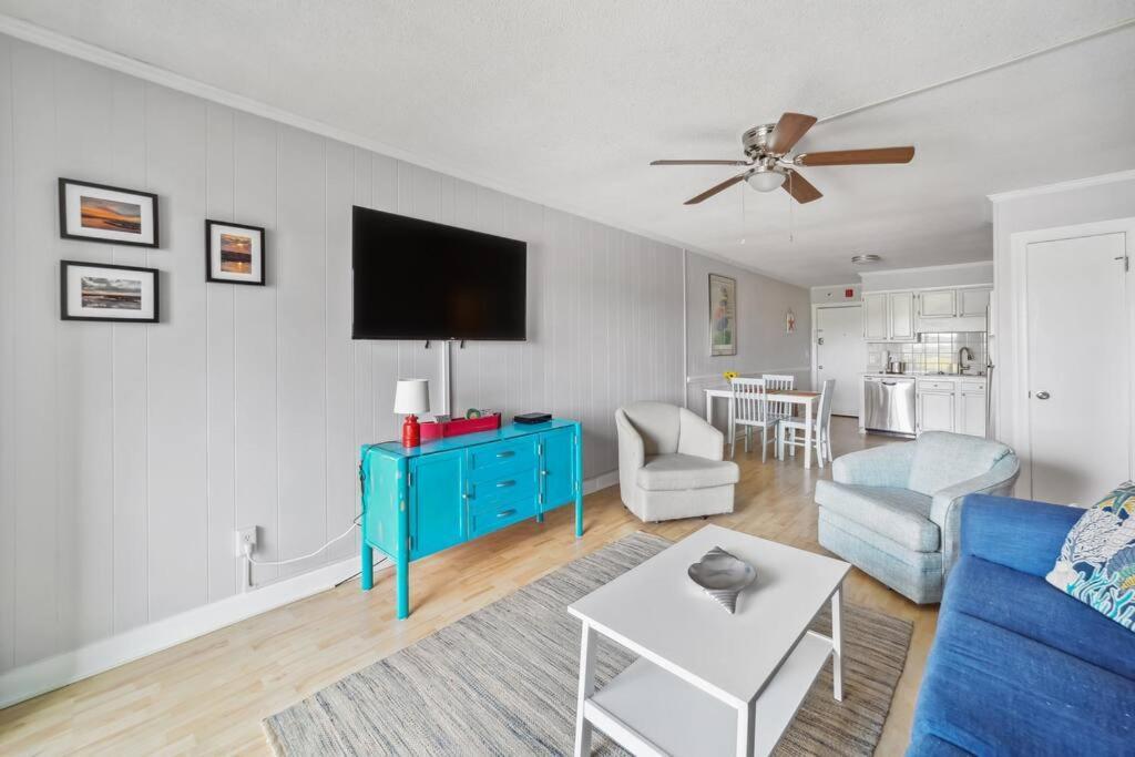 Apartment Right Across Pool View Private Balcony By Zen Living Short Term *