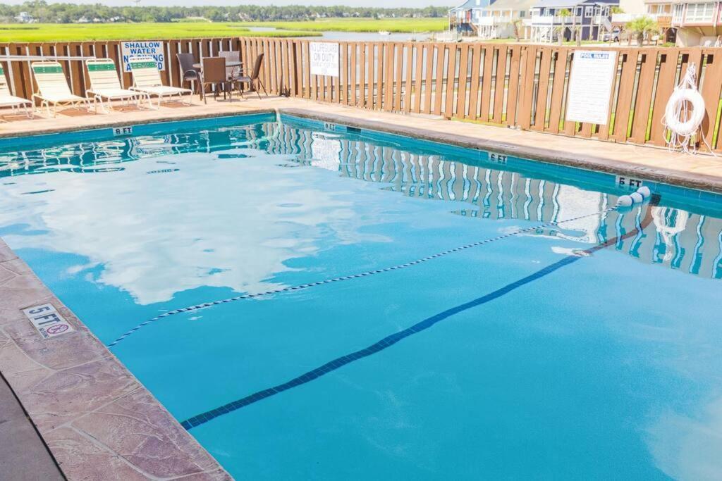 Apartment Right Across Pool View Private Balcony By Zen Living Short Term *