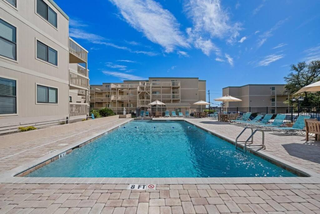 Shore Drive, Myrtle 2 Bd/2ba *