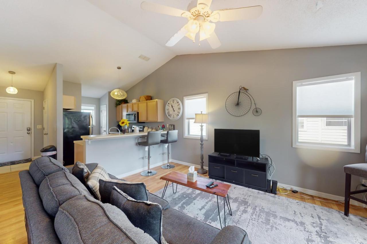 The Blue Shell, Unit C Apartment *