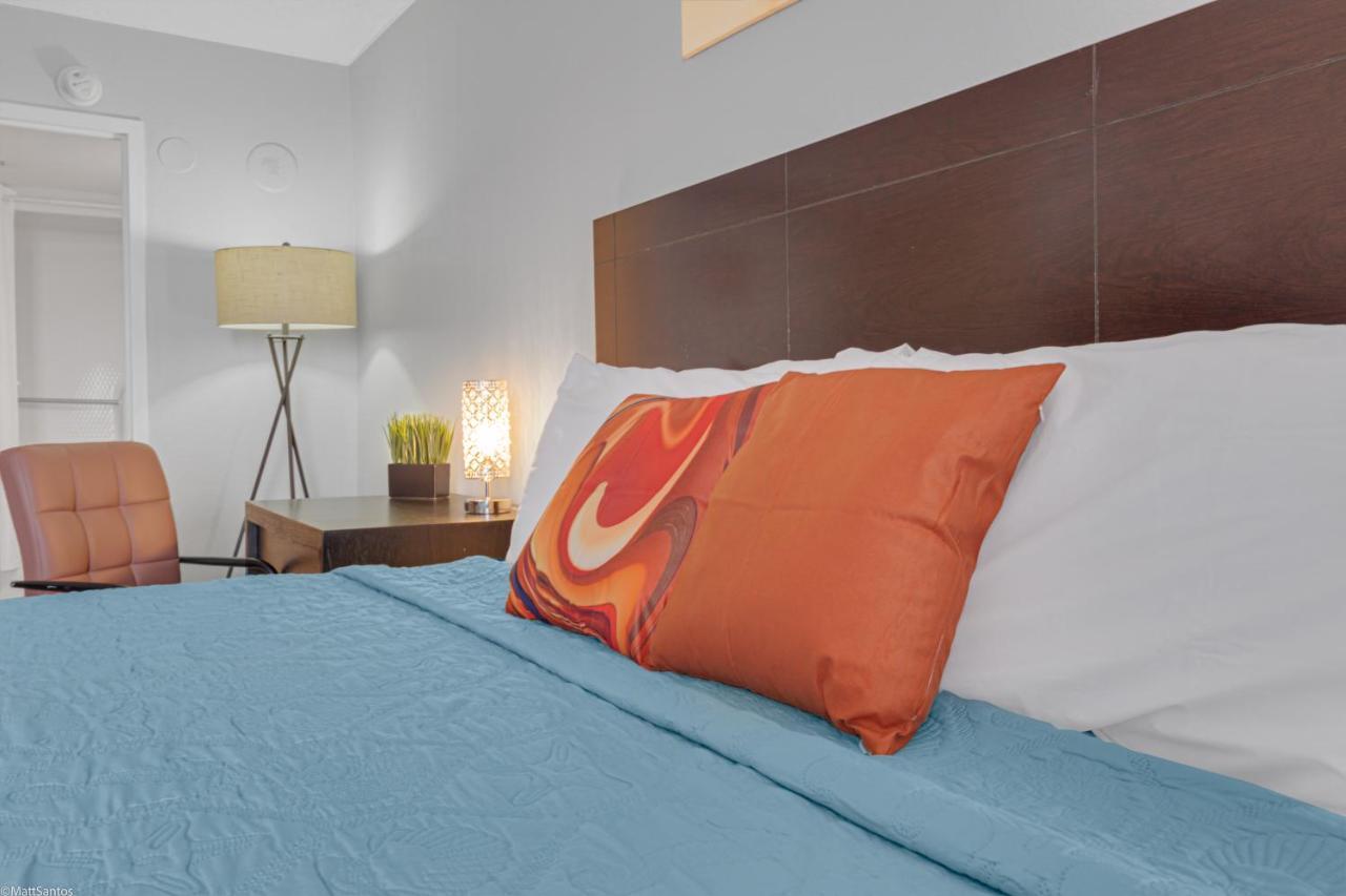 Work With Breathtaking View, Direct Oceanfront 413 Apartment