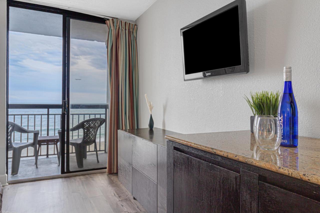 Work With Breathtaking View, Direct Oceanfront 413 Apartment