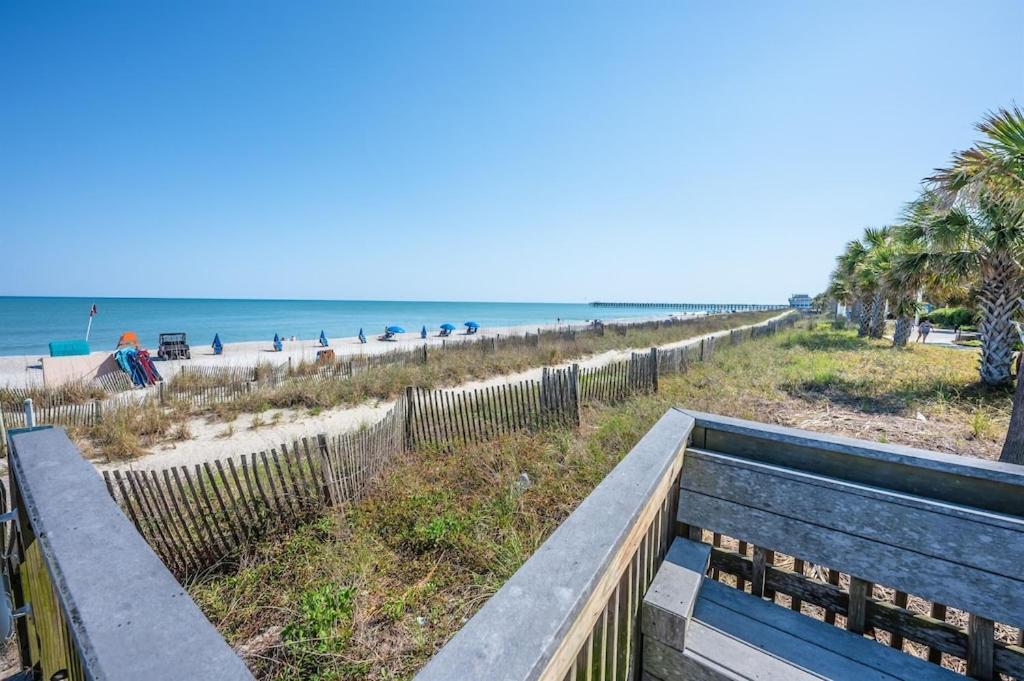Oceanfront,heated Pools,boardwalk, Location,views! Apartment