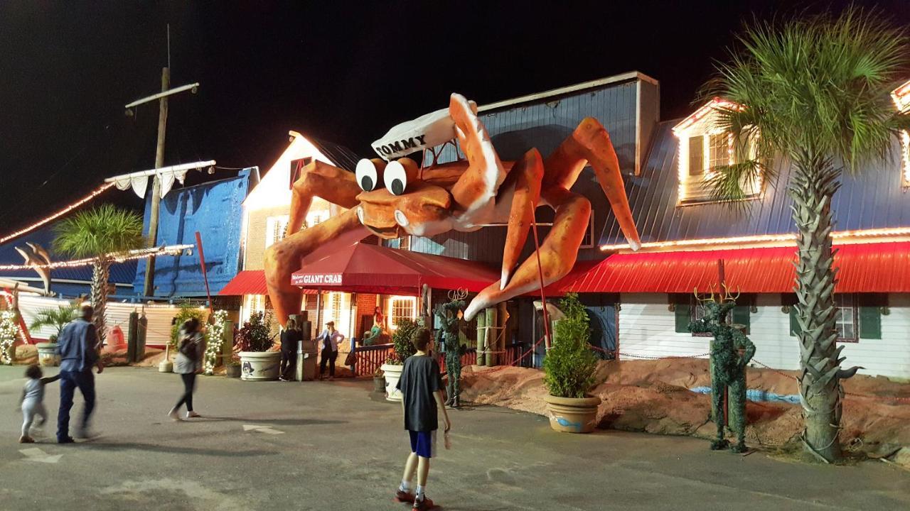 Direct Oceanfront, Heated Pool, Boardwalk, Myrtle Beach