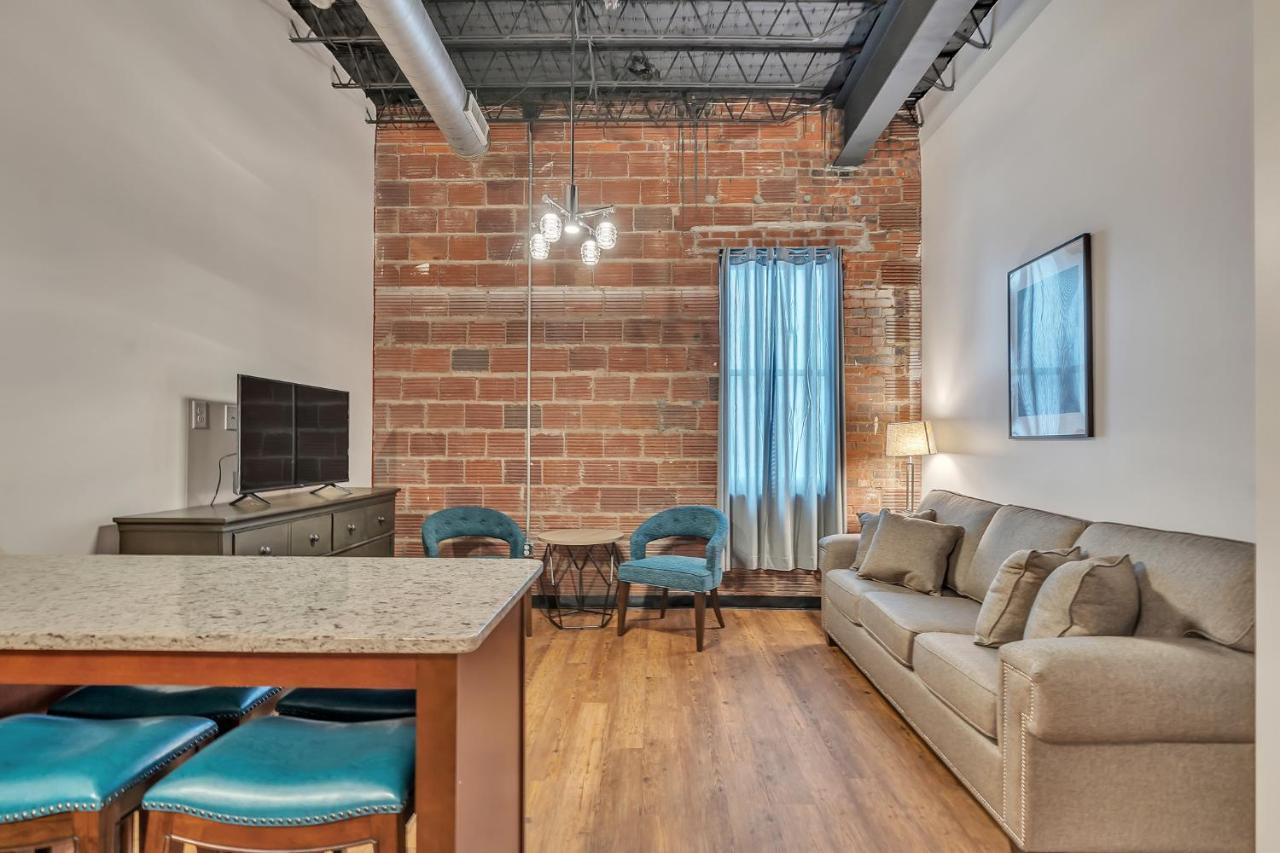 Apartment 1 Bedroom @ Grand Brewery 210 *