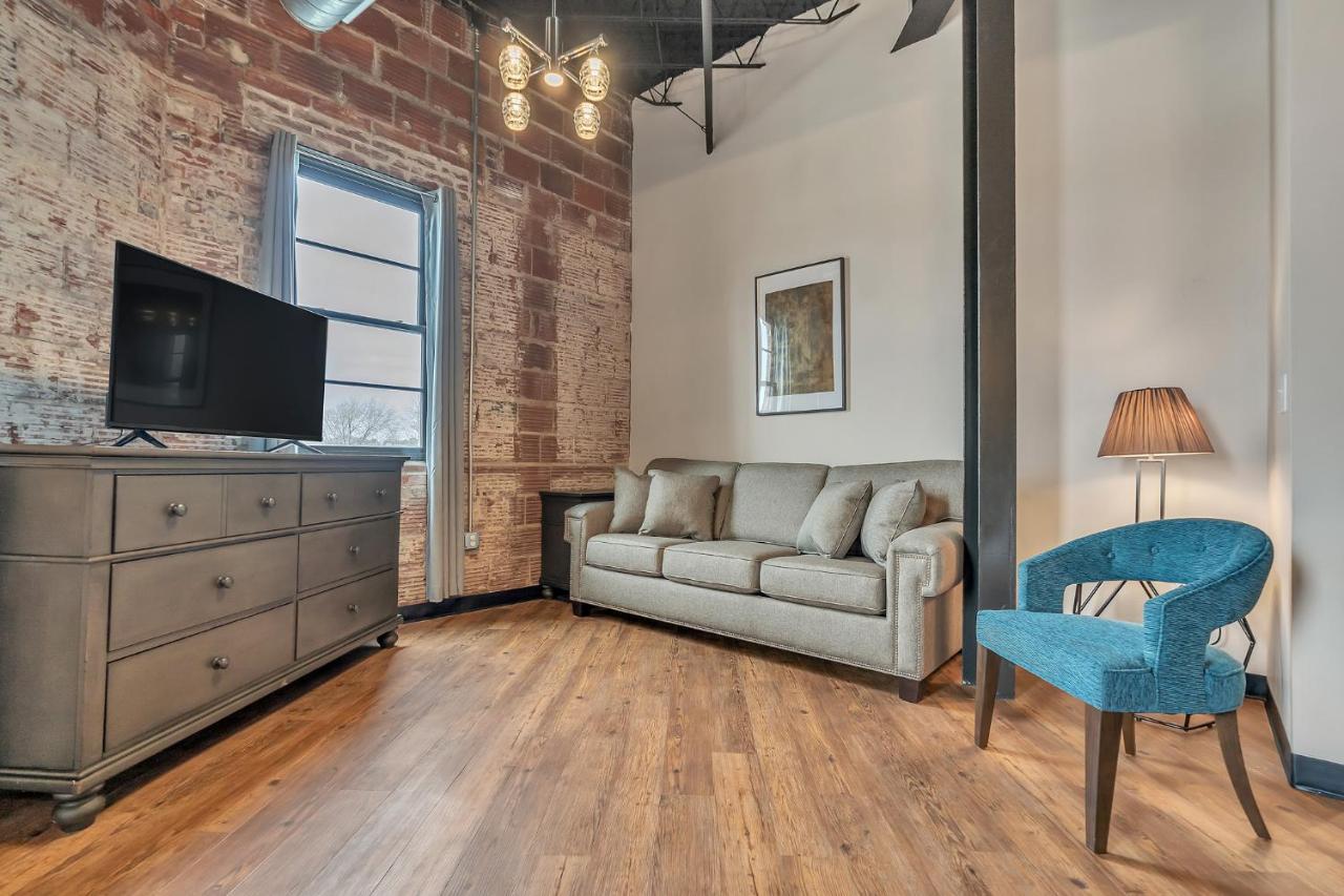 1 Bedroom @ Grand Brewery 207 *