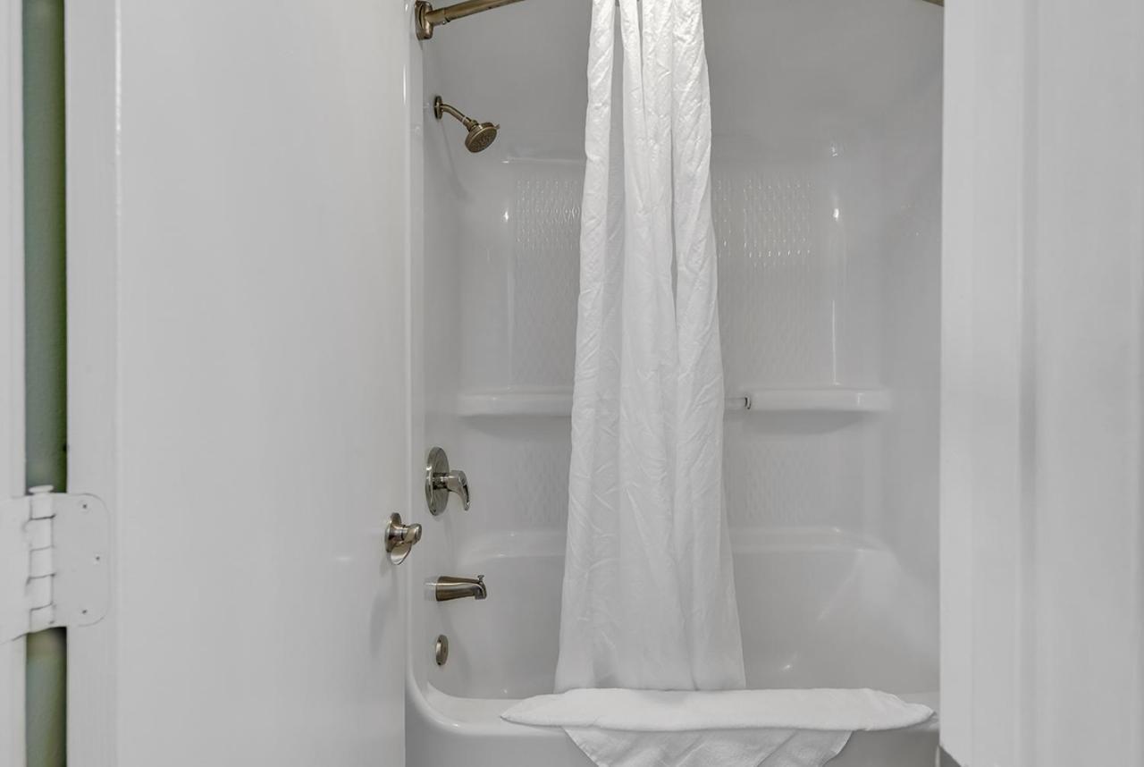 Compass Cove 1052