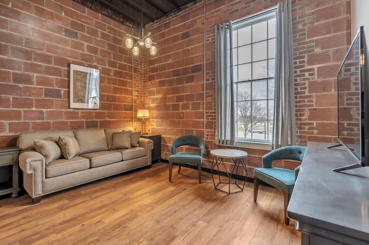 Apartment 1 Bedroom @ Grand Brewery 204 *