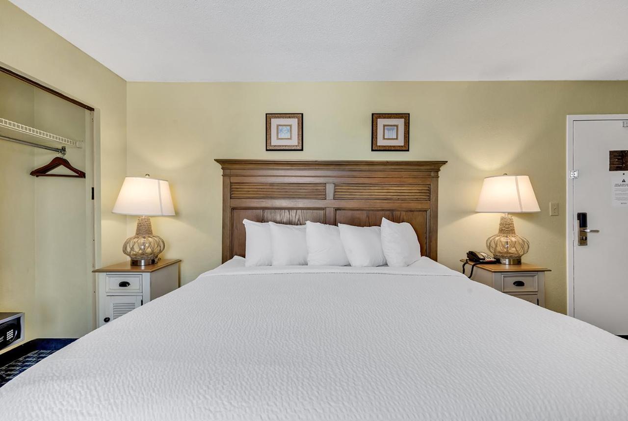 Compass Cove 1052 *