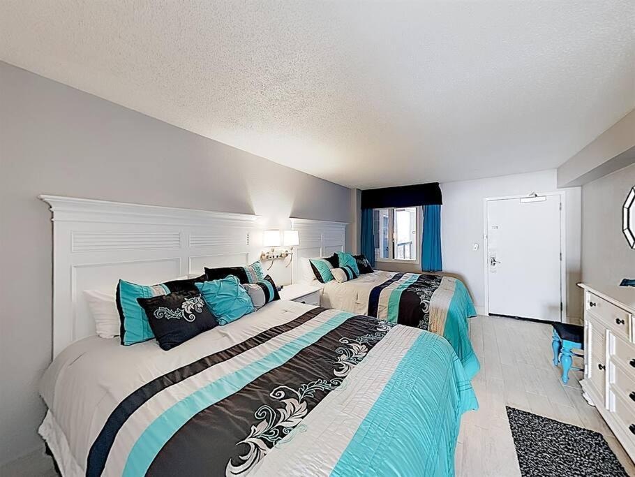 Holiday home Newly Renovated, Oceanfront, Pools,fantastic View!
