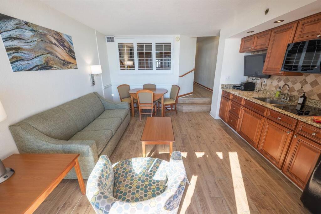 New Remodeled Direct Oceanfront Views Cove * Myrtle Beach