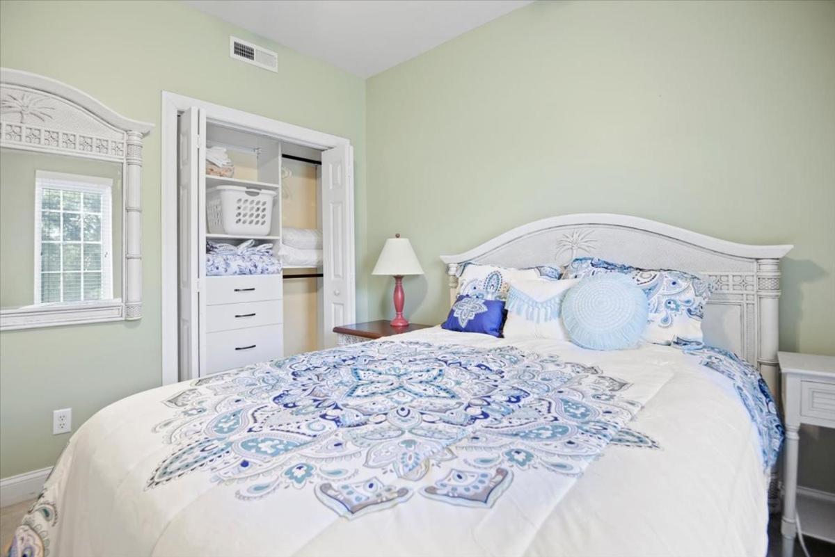 Apartment 3bd 2bth Huge Condo! Golf & Beach Winter Getaway!