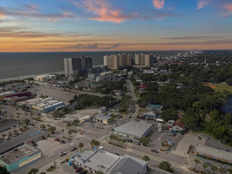 3bd 2bth Huge Condo! Golf & Beach Winter Getaway! * Myrtle Beach