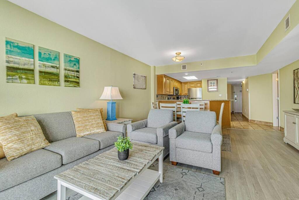 Breathtaking Oceanfront Grand Cayman 451 Apartment