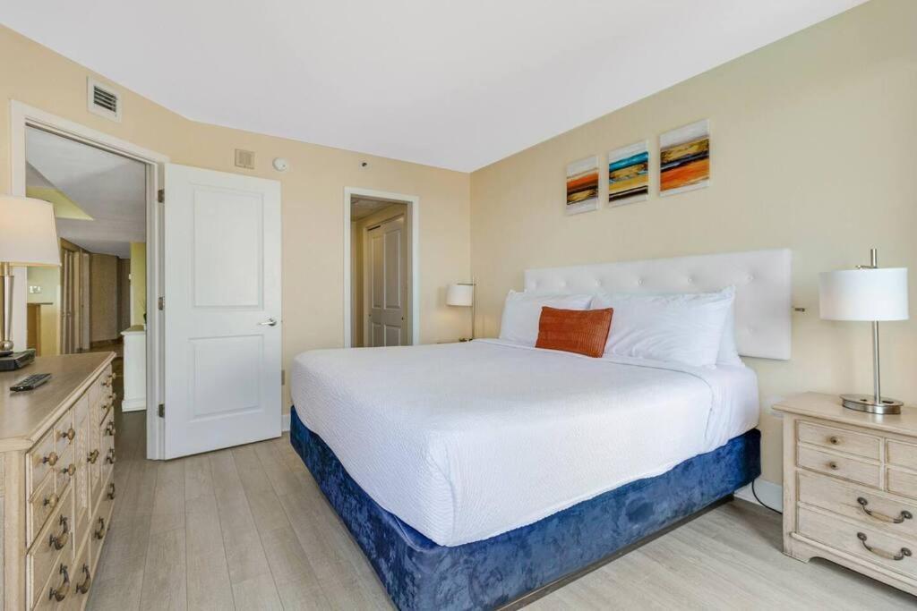 Breathtaking Oceanfront Grand Cayman 451 Apartment