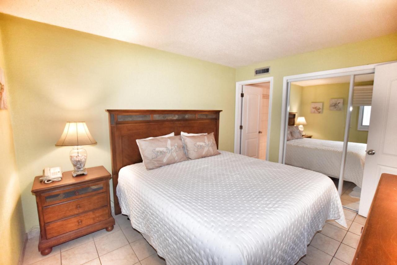 0611 Waters Edge Apartment