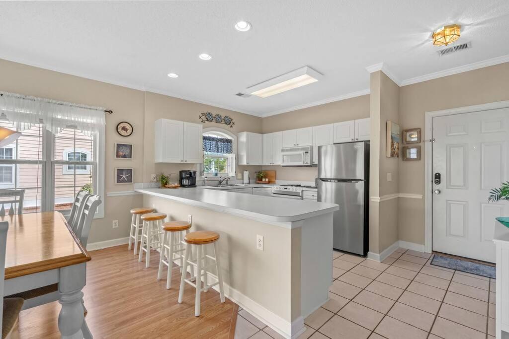 2br 2ba Waterfront 10min To Beach And Market Common * Myrtle Beach