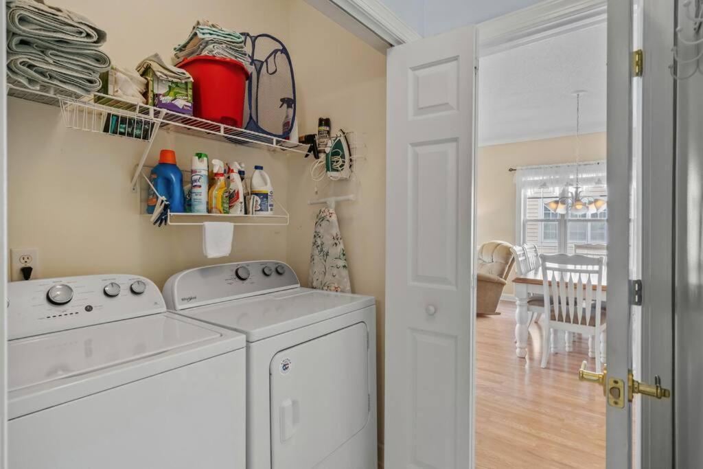 2br 2ba Waterfront 10min To Beach And Market Common
