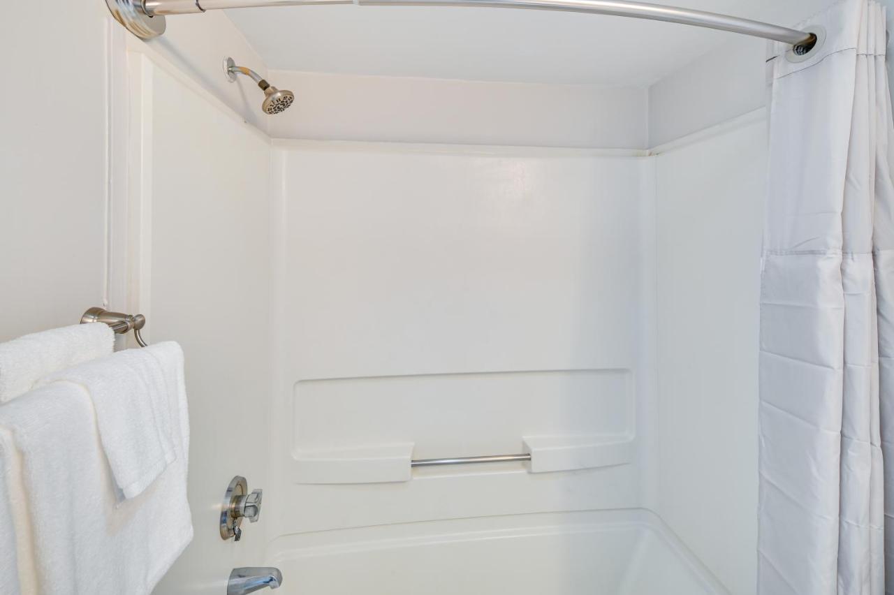 Oceanfront Myrtle With Balcony And Views! Myrtle Beach