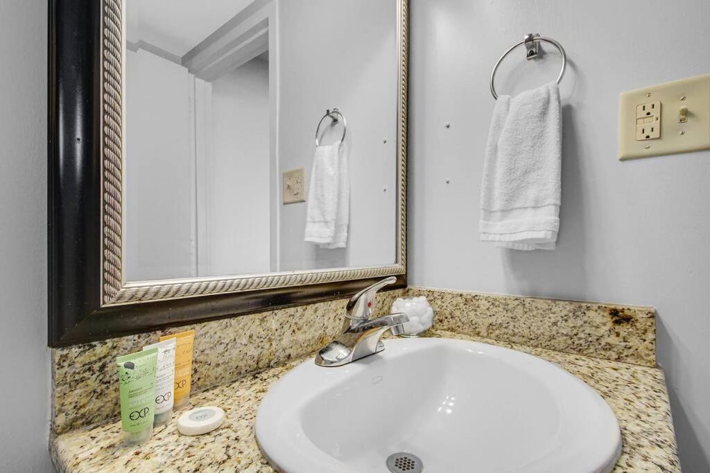 Spacious King Oceanfront 1026 Myrtle Beach