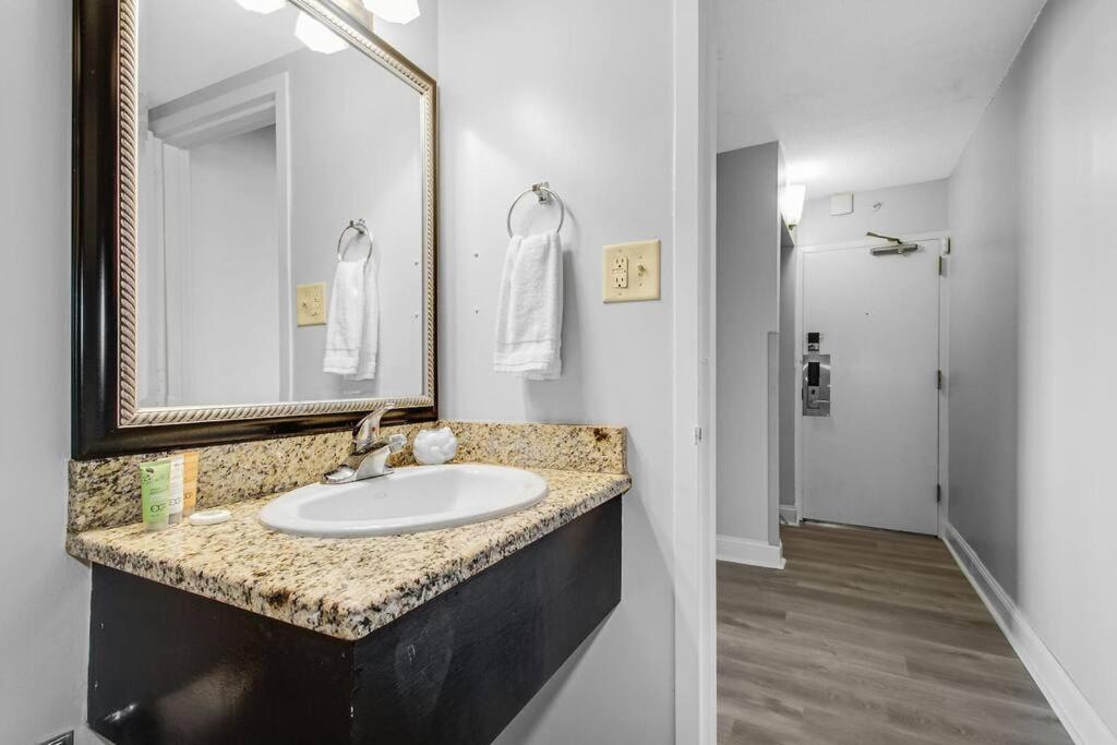 Apartment Spacious King Oceanfront 1026 *
