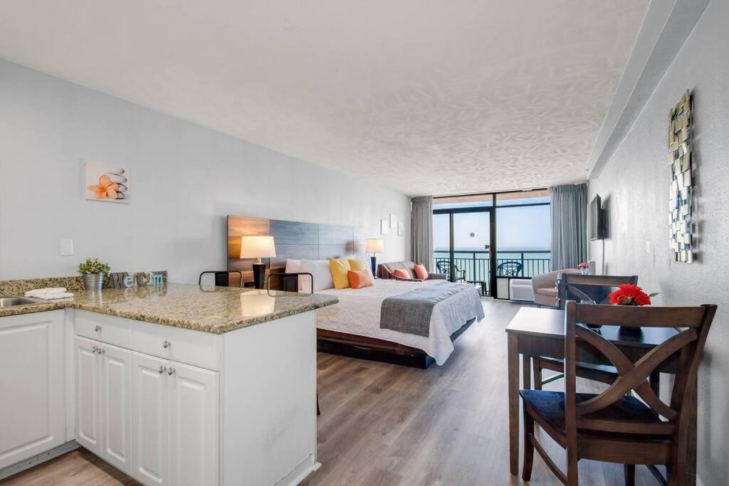 Apartment Spacious King Oceanfront 1026 *