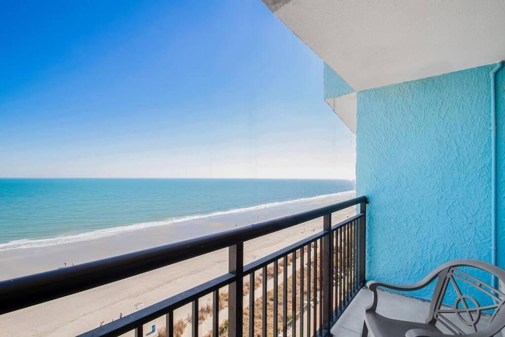 Spacious King Oceanfront 1026