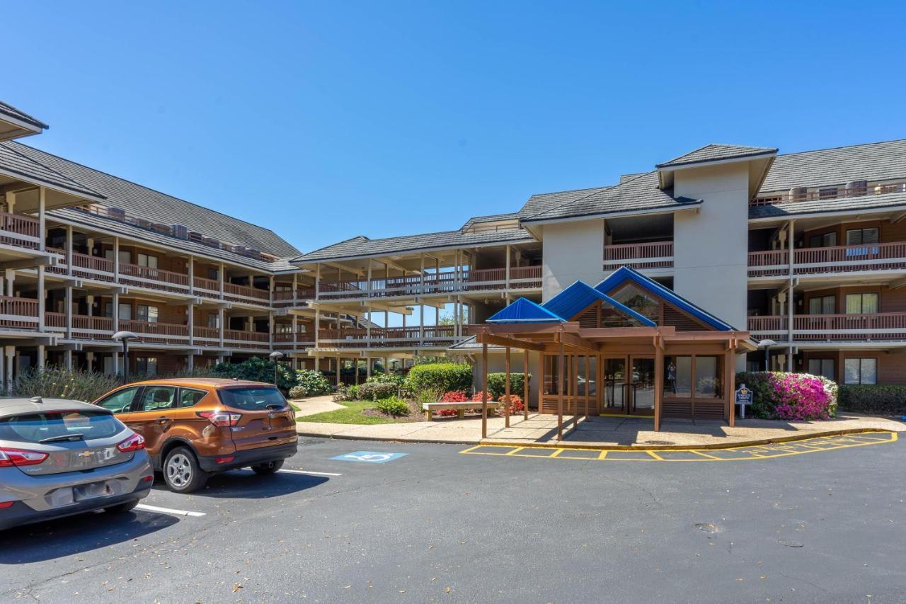 Laurel Court - 305 *