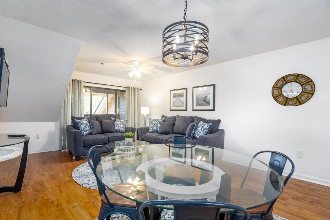 Laurel Court - 305