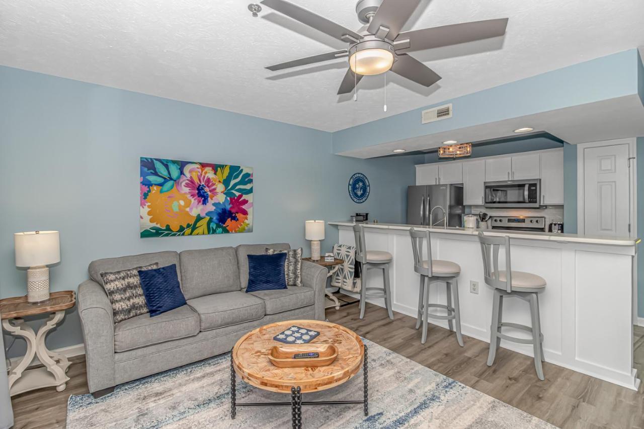 Beautifully Renovated- Ground Floor Sleeps 4! 1 Bed, 1 Bath - River Oaks Golf Unit 7-b Holiday home